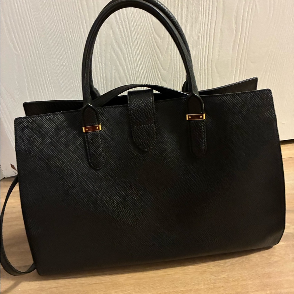 Ralph Lauren Black Textured Leather Tote with Gold Emblem - Picture 3 of 5